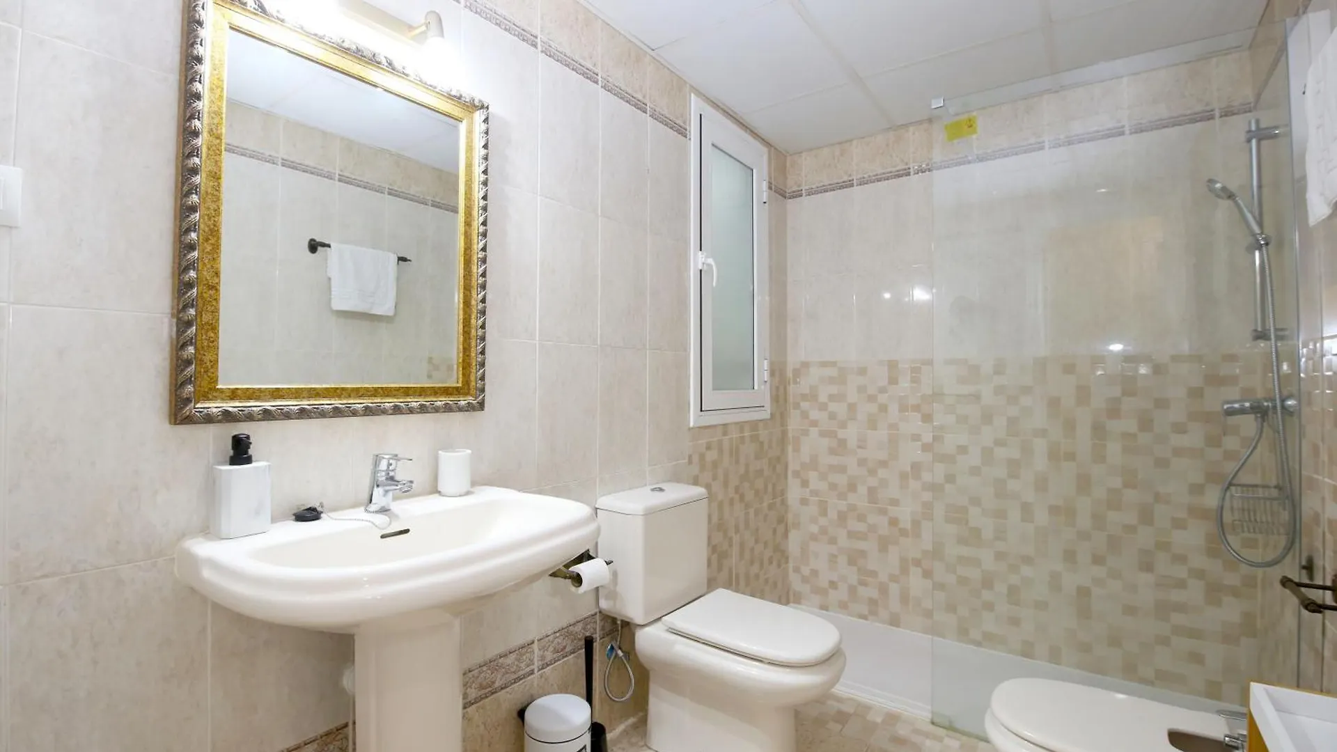 Estepona Port Apartment Paloma إسبانيا